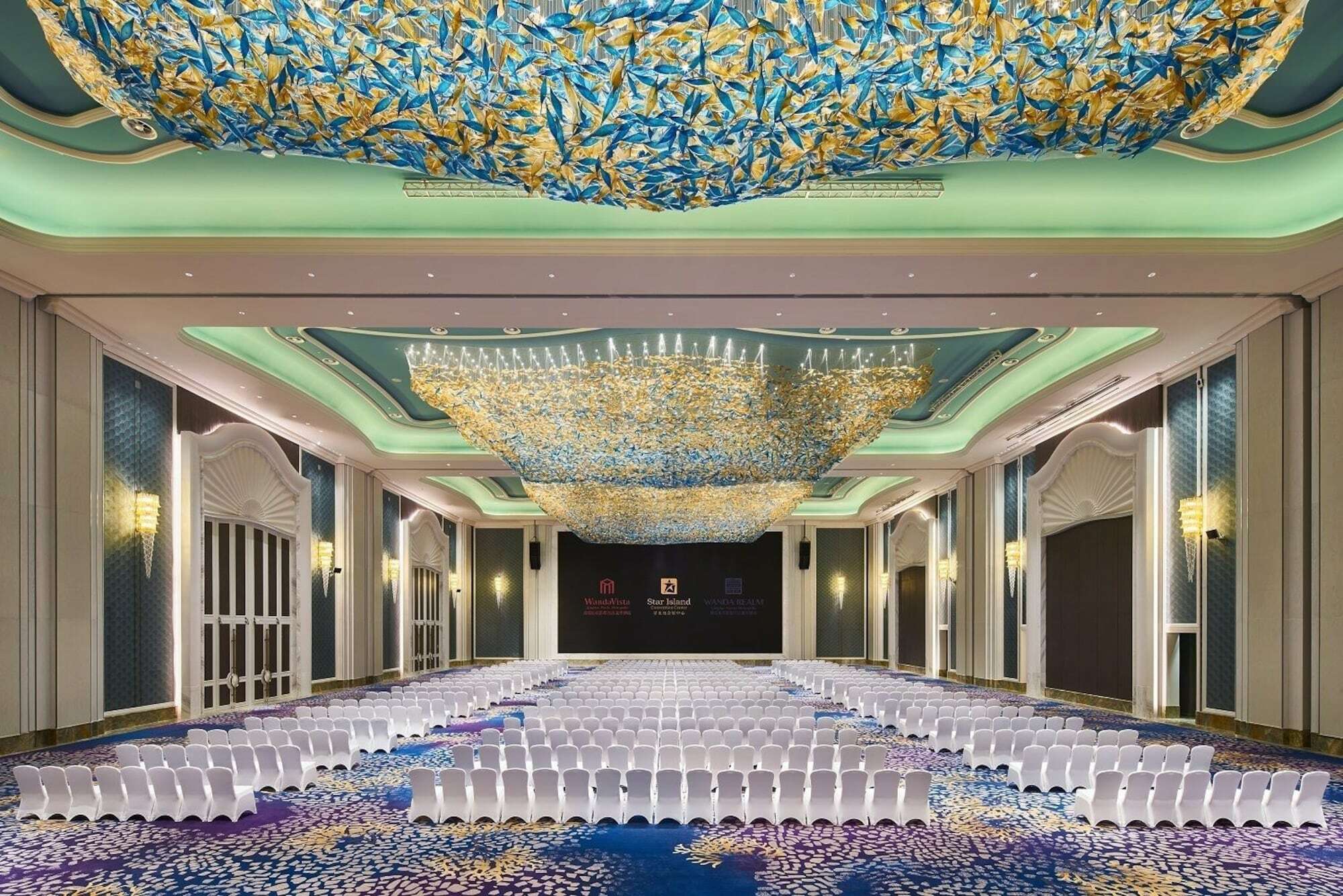 Wanda Realm Qingdao Movie Metropolis Hotel Exterior photo